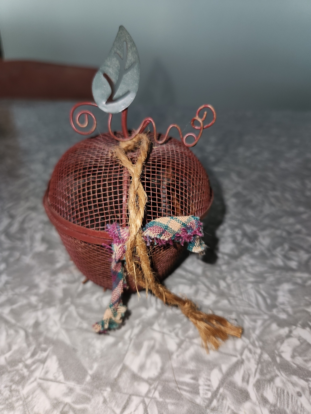 Source Unknown Red Wire Mesh Apple Accent with Leaf